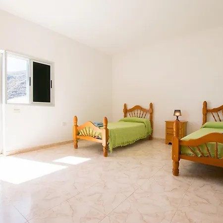Family House & Private Pool 圭马尔港