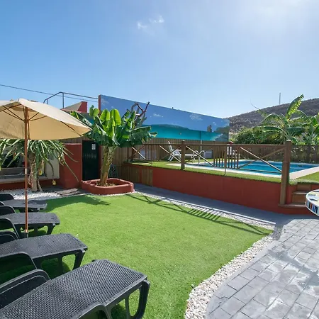 Family House & Private Pool 度假居 *